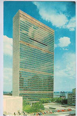 Vintage Postcard of The United Nations Headquarters in New York City $10.00