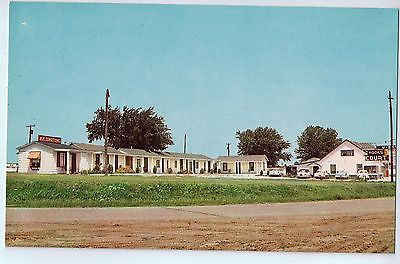Vintage Postcard of The Hooks Court in Preston, MO $10.00